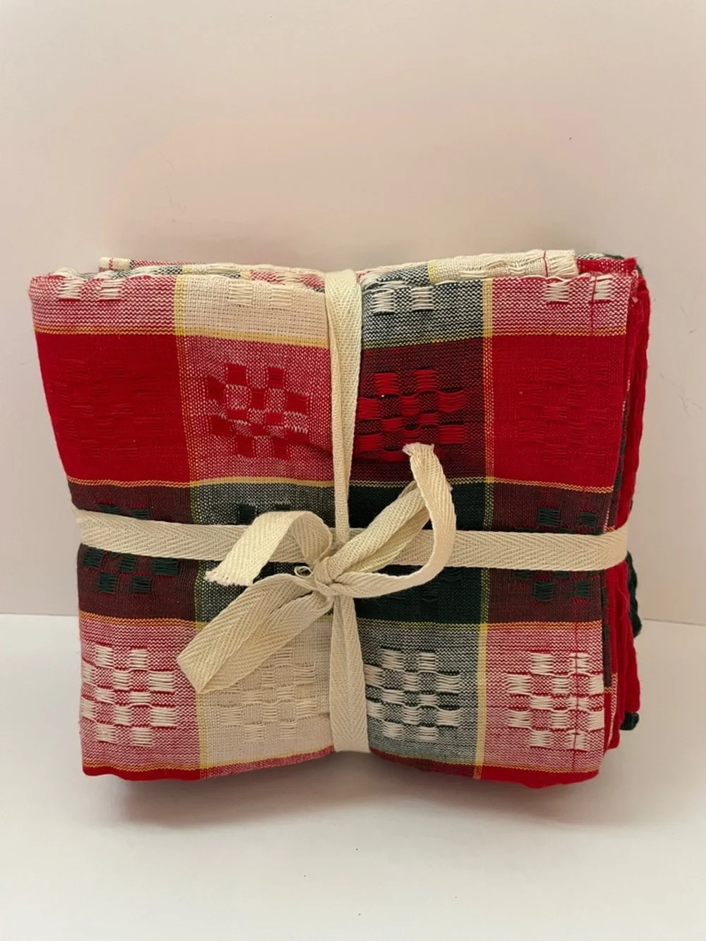 NWT SET OF WONDERLAND Plaid Holiday Kitchen Towels & Tablecloth.